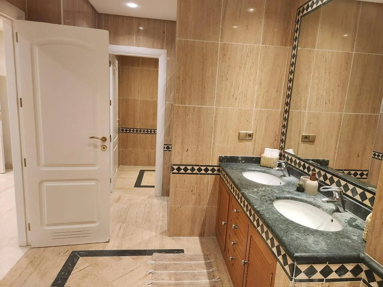 Luxury 2 Bedroom Apartment, Sierra Blanca, 마르베야