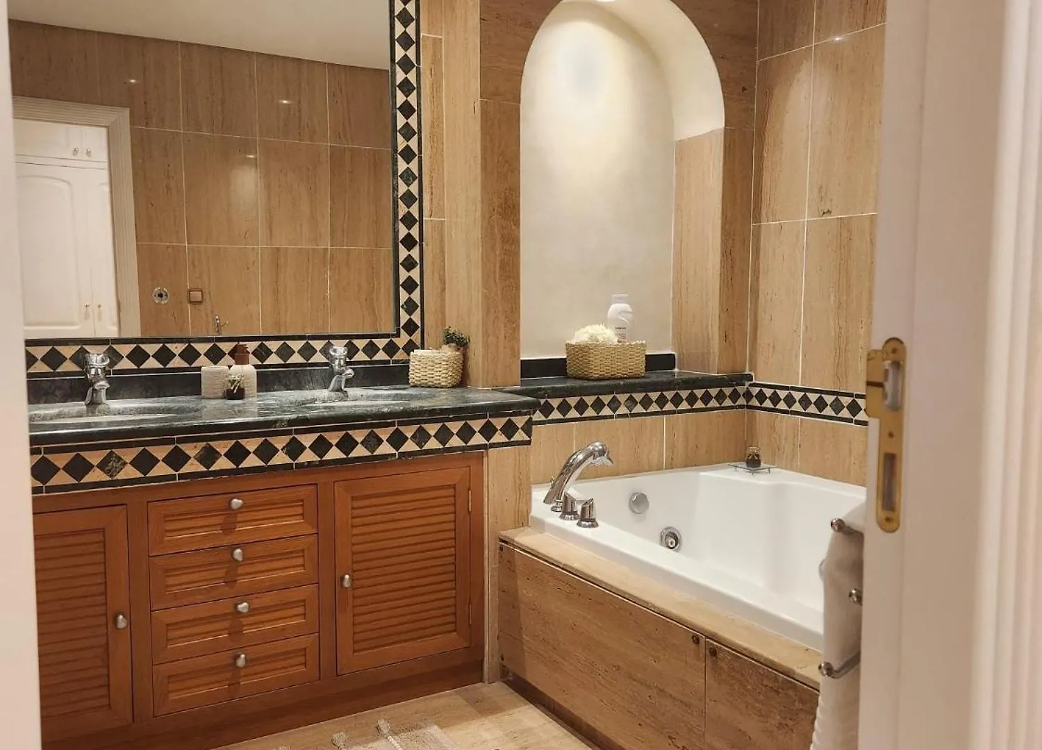 Apartment Luxury 2 Bedroom Apartment, Sierra Blanca, Marbella